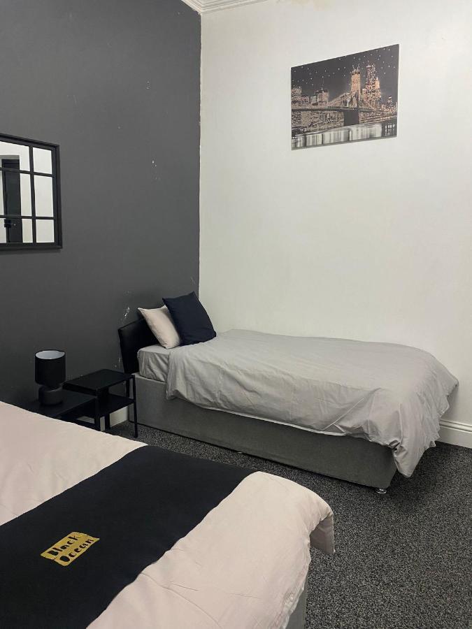 Black Ocean Holiday Apartments ブラックプール エクステリア 写真