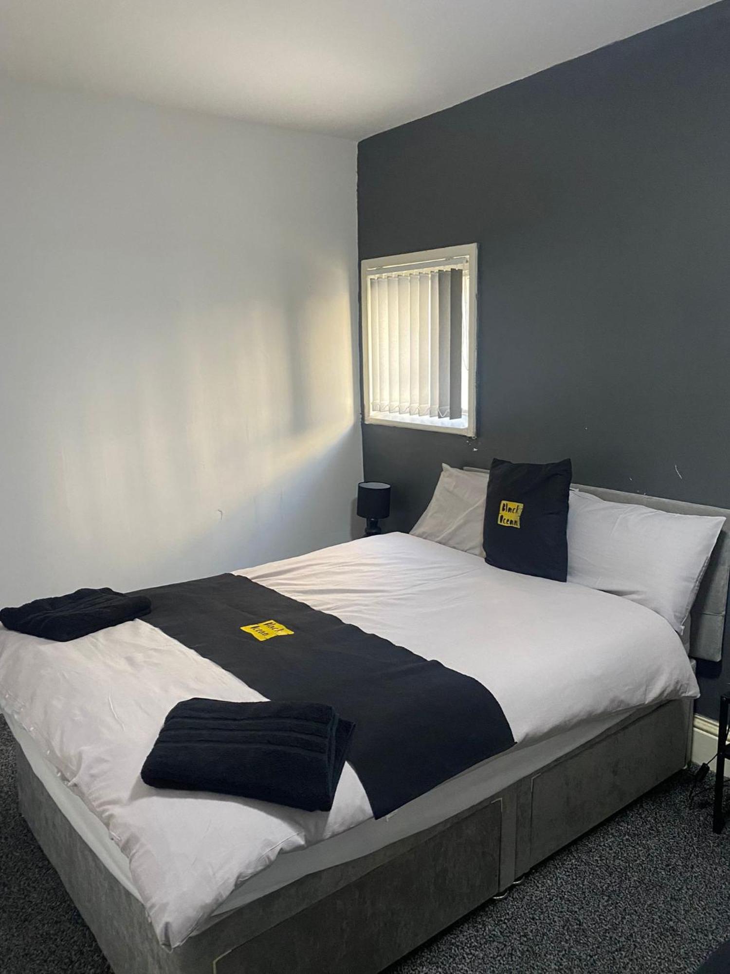 Black Ocean Holiday Apartments ブラックプール エクステリア 写真